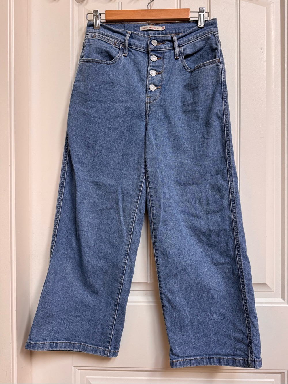 Levi’s Mile High Cropped Wide Leg Button Fly Jeans. 26” by 25” (measures 24”)